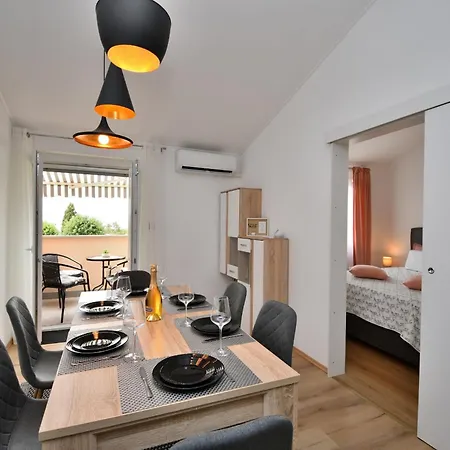 Bellevue Apartment *